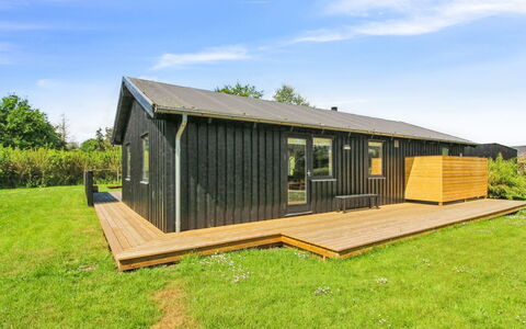 Nette - 300M from the Sea: Meubilair, Interieur Ontwerp, Flooring, Hout, Verdieping, Plafond, Houten Vloer, Stoel, Tafel, Verlichting