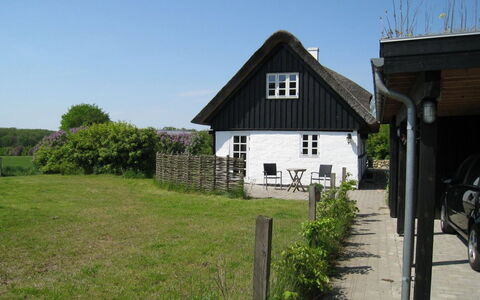 Eva - 1.5Km to the Fjord: Keuken, Countertop, Toestel Van De Keuken, Flooring, Cabinetry, Interieur Ontwerp, Major Appliance, Verdieping, Huis, Meubilair