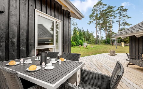 Raafael - 175M from the Sea: Zwembad, Buitenmeubels, Meubilair, Toevlucht, Flagstone, Eco Hotel, Schaduw, Stoel, Vrije Tijd, Landgoed