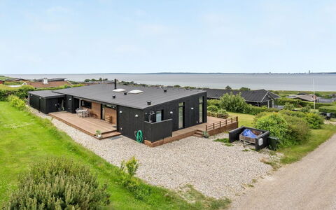 Mahilo - 300M from the Sea: Zwembad, Buitenmeubels, Meubilair, Toevlucht, Flagstone, Eco Hotel, Schaduw, Stoel, Vrije Tijd, Landgoed