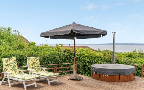 Mahilo - 300M from the Sea: Zwembad, Buitenmeubels, Meubilair, Toevlucht, Flagstone, Eco Hotel, Schaduw, Stoel, Vrije Tijd, Landgoed