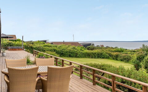 Mahilo - 300M from the Sea: Zwembad, Buitenmeubels, Meubilair, Toevlucht, Flagstone, Eco Hotel, Schaduw, Stoel, Vrije Tijd, Landgoed