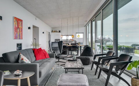 Alyna - 200M from the Sea: Meubilair, Interieur Ontwerp, Flooring, Verdieping, Stoel, Bankstel, Plafond, Woonkamer, Hout, Kamer