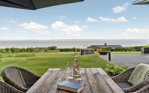 Alyna - 200M from the Sea