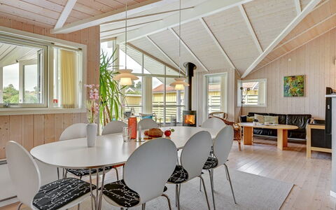 Tashina - 200M from the Sea: Verblijf, Huis, Huis, Dak, Veranda, Landgoed, Siding, Garden Gebouwen, Boerderij, Werf