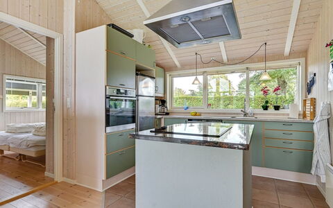 Tashina - 200M from the Sea: Verblijf, Huis, Huis, Dak, Veranda, Landgoed, Siding, Garden Gebouwen, Boerderij, Werf