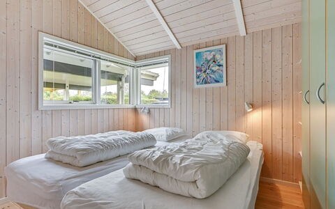 Tashina - 200M from the Sea: Verblijf, Huis, Huis, Dak, Veranda, Landgoed, Siding, Garden Gebouwen, Boerderij, Werf