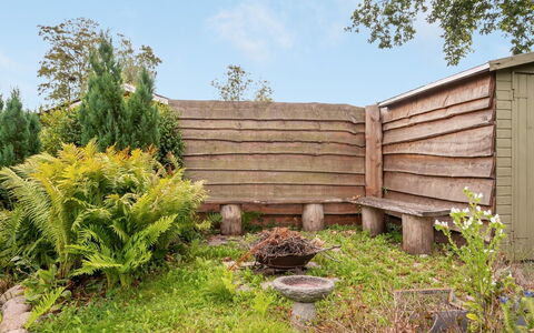 Tashina - 200M from the Sea: Verblijf, Huis, Huis, Dak, Veranda, Landgoed, Siding, Garden Gebouwen, Boerderij, Werf