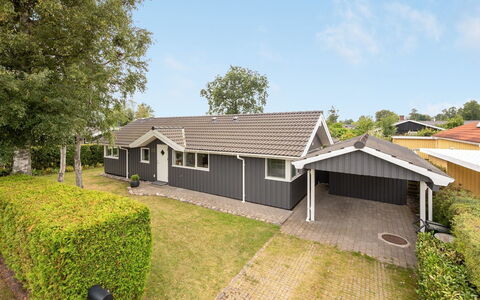 Tashina - 200M from the Sea: Verblijf, Huis, Huis, Dak, Veranda, Landgoed, Siding, Garden Gebouwen, Boerderij, Werf