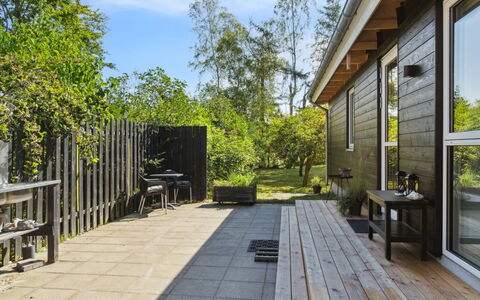 Teodora - 450M from the Sea: Struik, Verblijf, Huis, Schaduw, Groundcover, Tuin, Werf, Backyard, Garden Gebouwen, Gazon