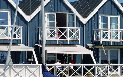 Knud - 2M from the Sea: Dak, Huis, Land Lot, Huis, Verblijf, Landgoed, Garden Gebouwen, Schaduw, Blokhut, Landscaping