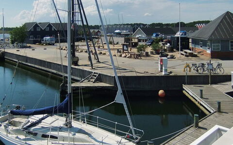 Knud - 2M from the Sea: Dak, Huis, Land Lot, Huis, Verblijf, Landgoed, Garden Gebouwen, Schaduw, Blokhut, Landscaping