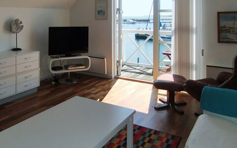 Knud - 2M from the Sea: Dak, Huis, Land Lot, Huis, Verblijf, Landgoed, Garden Gebouwen, Schaduw, Blokhut, Landscaping