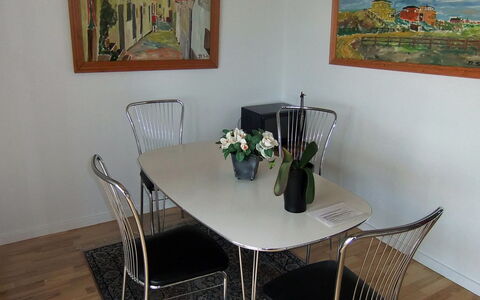 Knud - 2M from the Sea: Dak, Huis, Land Lot, Huis, Verblijf, Landgoed, Garden Gebouwen, Schaduw, Blokhut, Landscaping