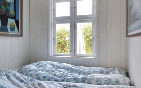 Alina - 200M from the Sea: Slaapkamer, Laken, Bed, Bedding, Linens, Bed Frame, Hoofdkussen, Kussen Gooien, Matras, Duvet