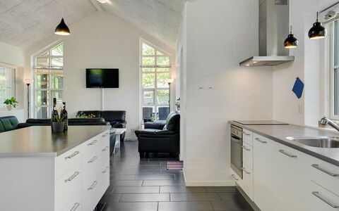 Aimy - 350M from the Sea: Dak, Huis, Land Lot, Huis, Verblijf, Landgoed, Garden Gebouwen, Schaduw, Blokhut, Landscaping