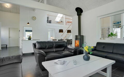 Aimy - 350M from the Sea: Dak, Huis, Land Lot, Huis, Verblijf, Landgoed, Garden Gebouwen, Schaduw, Blokhut, Landscaping