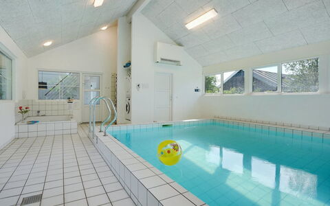 Aimy - 350M from the Sea: Dak, Huis, Land Lot, Huis, Verblijf, Landgoed, Garden Gebouwen, Schaduw, Blokhut, Landscaping