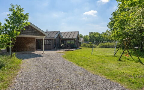 Aimy - 350M from the Sea: Dak, Huis, Land Lot, Huis, Verblijf, Landgoed, Garden Gebouwen, Schaduw, Blokhut, Landscaping