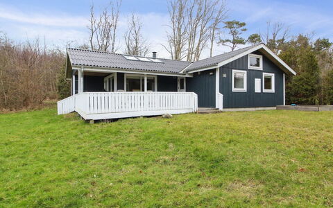 Iris - 300M from the Sea: Dak, Huis, Huis, Verblijf, Deur, Siding, Dek, Veranda, Plank, Hardwood