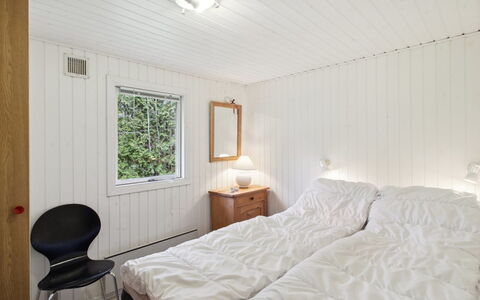 Iris - 300M from the Sea: Dak, Huis, Huis, Verblijf, Deur, Siding, Dek, Veranda, Plank, Hardwood