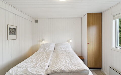 Iris - 300M from the Sea: Dak, Huis, Huis, Verblijf, Deur, Siding, Dek, Veranda, Plank, Hardwood