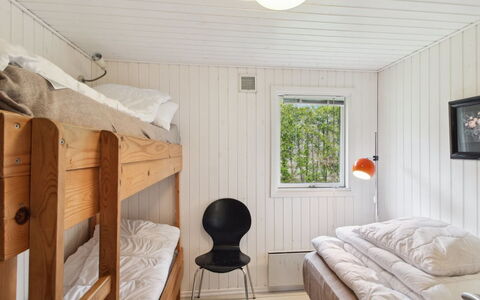 Iris - 300M from the Sea: Dak, Huis, Huis, Verblijf, Deur, Siding, Dek, Veranda, Plank, Hardwood