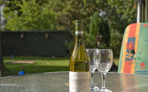 Hermand - 700M from the Sea: Fles, Glazen Fles, Wijnfles, Barware, Wijn, Drinkware