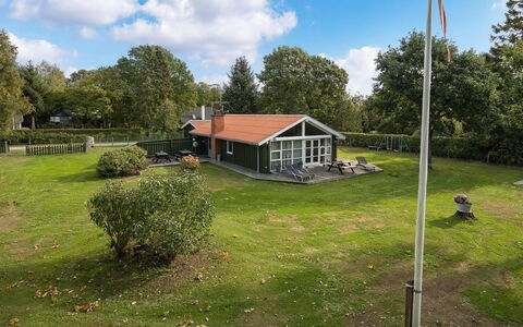 Hermand - 700M from the Sea: Gras, Huis, Huis, Dak, Verblijf, Gazon, Landgoed, Tuin, Boerderij