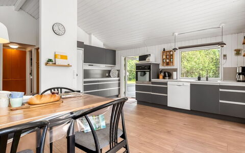 Hermand - 700M from the Sea: Meubilair, Interieur Ontwerp, Flooring, Hout, Verdieping, Plafond, Houten Vloer, Stoel, Tafel, Verlichting