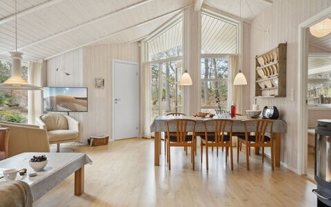 Ros - 350M from the Sea: Hout, Plafond, Interieur Ontwerp, Flooring, Verdieping, Huis, Houten Vloer, Kamer, Woonkamer, Lichte Inrichting