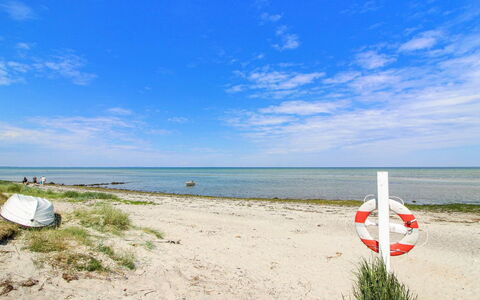 Ernestina - 500M from the Sea: Zwembad, Buitenmeubels, Meubilair, Toevlucht, Flagstone, Eco Hotel, Schaduw, Stoel, Vrije Tijd, Landgoed