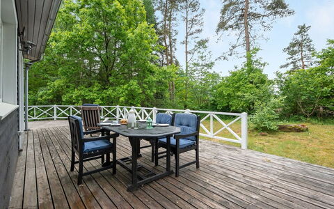 Belenda: Zwembad, Buitenmeubels, Meubilair, Toevlucht, Flagstone, Eco Hotel, Schaduw, Stoel, Vrije Tijd, Landgoed
