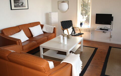 Piia - 800M from the Sea: Meubilair, Bankstel, Interieur Ontwerp, Flooring, Verdieping, Hout, Woonkamer, Appartement, Huis, Kamer