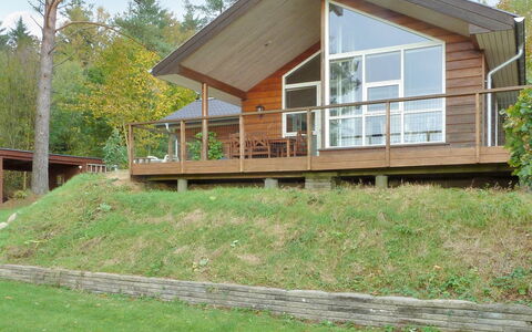 Piia - 800M from the Sea: Hout, Veranda, Verblijf, Huis, Deur, Hardwood, Siding, Dek, Landgoed, Garden Gebouwen
