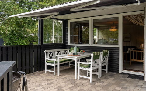 Teofan - 500M from the Sea: Meubilair, Hout, Veranda, Tafel, Stoel, Buitenmeubels, Deur, Buitentafel, Schaduw, Dek