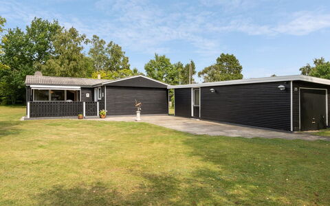 Teofan - 500M from the Sea: Dak, Huis, Huis, Woongebied, Verblijf, Siding, Landgoed, Gazon, Werf, Garden Gebouwen