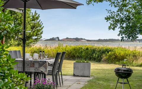 Tayana - 75M to the Fjord: Zwembad, Buitenmeubels, Meubilair, Toevlucht, Flagstone, Eco Hotel, Schaduw, Stoel, Vrije Tijd, Landgoed
