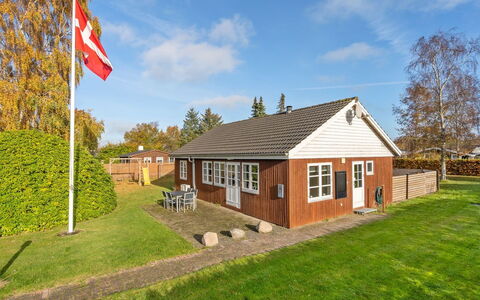 Swaver - 300M to the Fjord: Zwembad, Buitenmeubels, Meubilair, Toevlucht, Flagstone, Eco Hotel, Schaduw, Stoel, Vrije Tijd, Landgoed