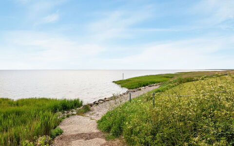 Roope - 50M from the Sea: Zwembad, Buitenmeubels, Meubilair, Toevlucht, Flagstone, Eco Hotel, Schaduw, Stoel, Vrije Tijd, Landgoed
