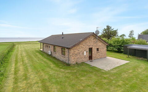 Roope - 50M from the Sea: Zwembad, Buitenmeubels, Meubilair, Toevlucht, Flagstone, Eco Hotel, Schaduw, Stoel, Vrije Tijd, Landgoed
