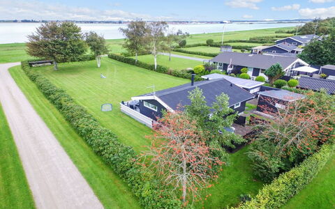 Ilya - 90M to the Fjord: Zwembad, Buitenmeubels, Meubilair, Toevlucht, Flagstone, Eco Hotel, Schaduw, Stoel, Vrije Tijd, Landgoed