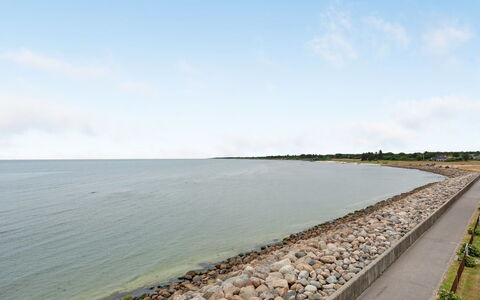 Femme - 15M from the Sea: Zwembad, Buitenmeubels, Meubilair, Toevlucht, Flagstone, Eco Hotel, Schaduw, Stoel, Vrije Tijd, Landgoed