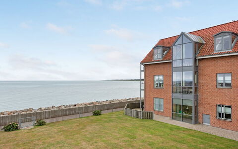 Femme - 15M from the Sea: Zwembad, Buitenmeubels, Meubilair, Toevlucht, Flagstone, Eco Hotel, Schaduw, Stoel, Vrije Tijd, Landgoed