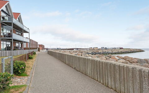 Femme - 15M from the Sea: Zwembad, Buitenmeubels, Meubilair, Toevlucht, Flagstone, Eco Hotel, Schaduw, Stoel, Vrije Tijd, Landgoed