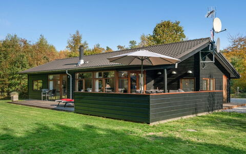 Mourits - 1.2Km from the Sea: Zwembad, Buitenmeubels, Meubilair, Toevlucht, Flagstone, Eco Hotel, Schaduw, Stoel, Vrije Tijd, Landgoed