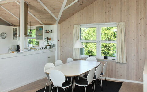 Calina - 300M from the Sea: Interieur Ontwerp, Meubilair, Flooring, Hout, Plafond, Lichte Inrichting, Keuken En Eettafel, Verdieping, Stoel, Eetkamer