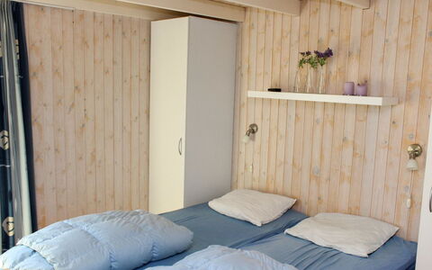 Calina - 300M from the Sea: Slaapkamer, Bed, Hout, Meubilair, Interieur Ontwerp, Flooring, Verdieping, Kamer, Laken, Bedding