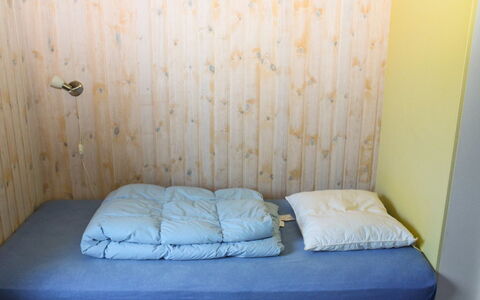 Calina - 300M from the Sea: Muur, Hout, Verdieping, Slaapkamer, Bed, Flooring, Laken, Bedding, Linens, Interieur Ontwerp