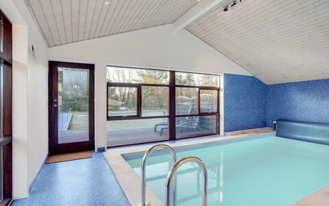 Sirpa - 1Km from the Sea: Meubilair, Interieur Ontwerp, Flooring, Hout, Verdieping, Plafond, Houten Vloer, Stoel, Tafel, Verlichting